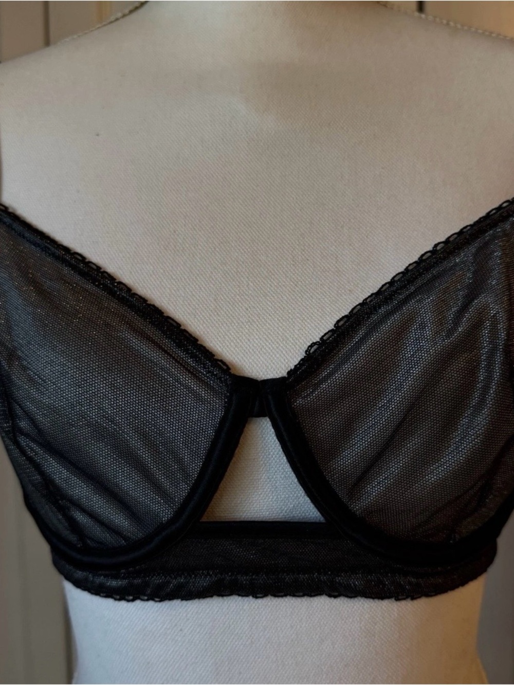 Victoria's Secret Women's unlined
Balconet Sheer Shimmer Bra 36D